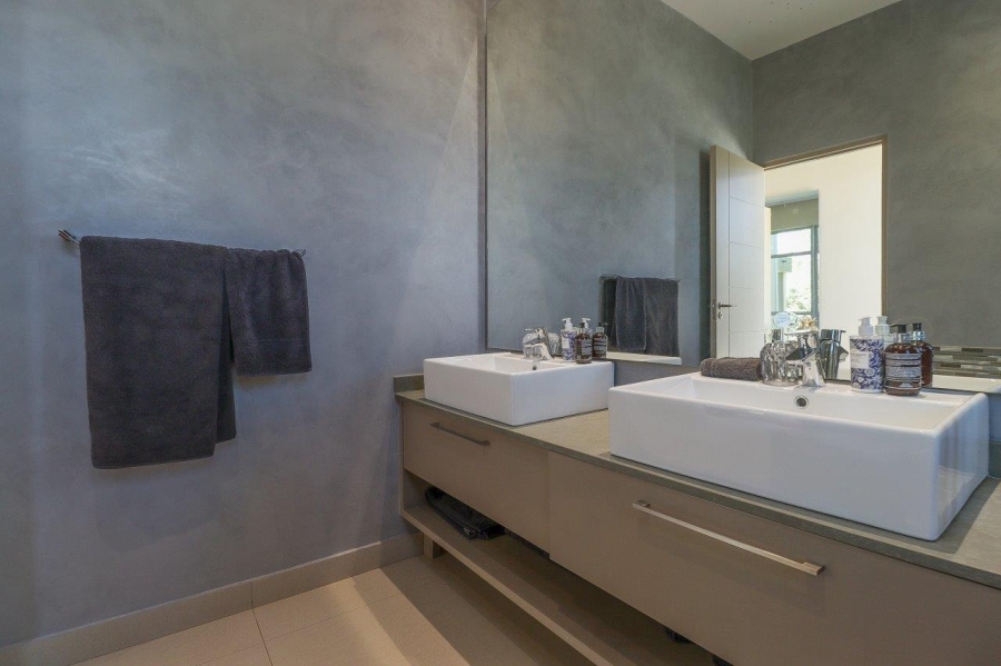 6 Bedroom Property for Sale in The Islands Estates North West